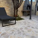 شقة Jadro